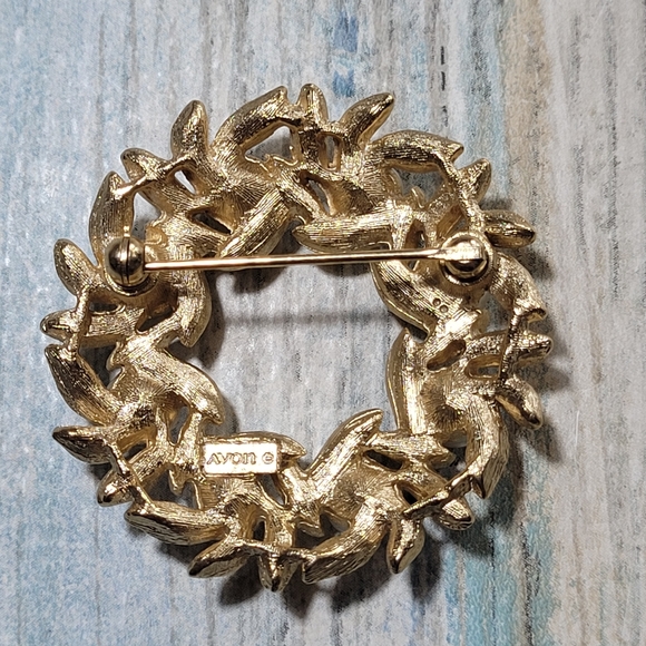 Vintage AVON Pearl Wreath Brooch. - Picture 2 of 6